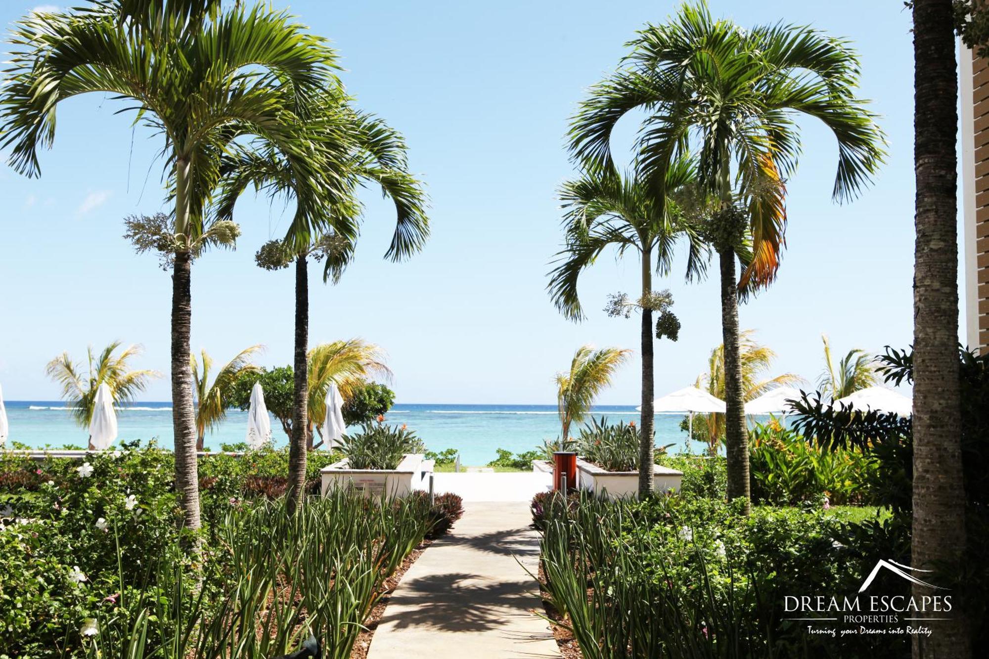 Cap Ouest Luxury Beachfront Flic en Flac Exterior photo